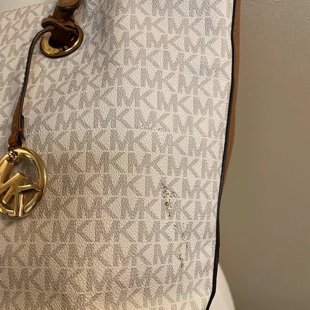 Michael Kors Large Jet Set Vanilla Tote
